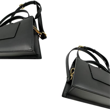 Angoli Borsa Jacquemus in pelle nera con hardware dorato, indossabile a mano o a tracolla, di lusso, originale, ottime condizioni, usata.