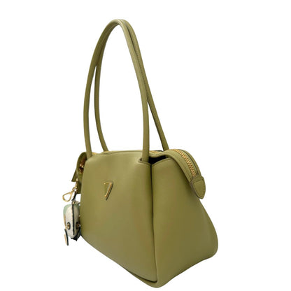 Borsa Darling Prada nella versione media color pistacchio impreziosita da harm amovibile e logo triangolo in metallo smaltato, di lusso, originale, eccellenti condizioni.