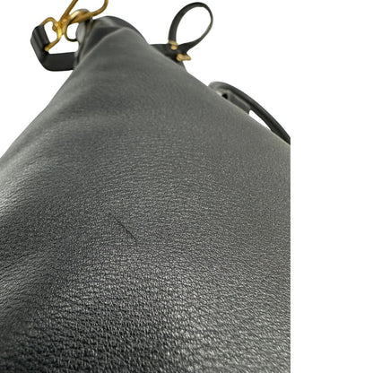  Borsa Prada in pelle nera, indossabile a mano e anche a tracolla, di lusso, originale, ottime condizioni, usata.