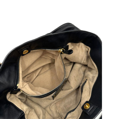interno  Borsa Prada in pelle nera, indossabile a mano e anche a tracolla, di lusso, originale, ottime condizioni, usata.
