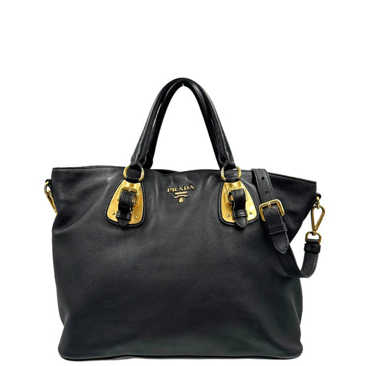 front  Borsa Prada in pelle nera, indossabile a mano e anche a tracolla, di lusso, originale, ottime condizioni, usata. 