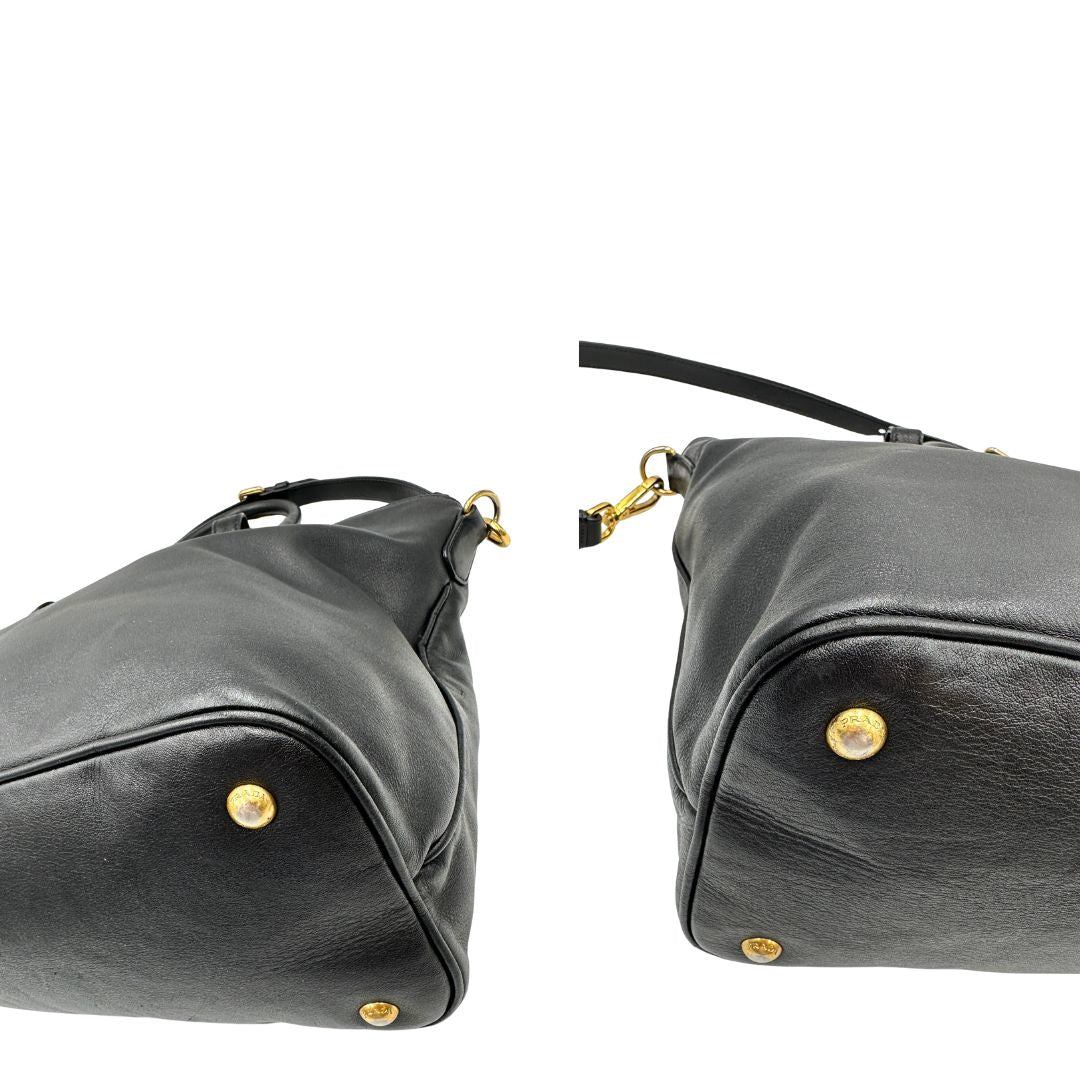 angoli  Borsa Prada in pelle nera, indossabile a mano e anche a tracolla, di lusso, originale, ottime condizioni, usata. 