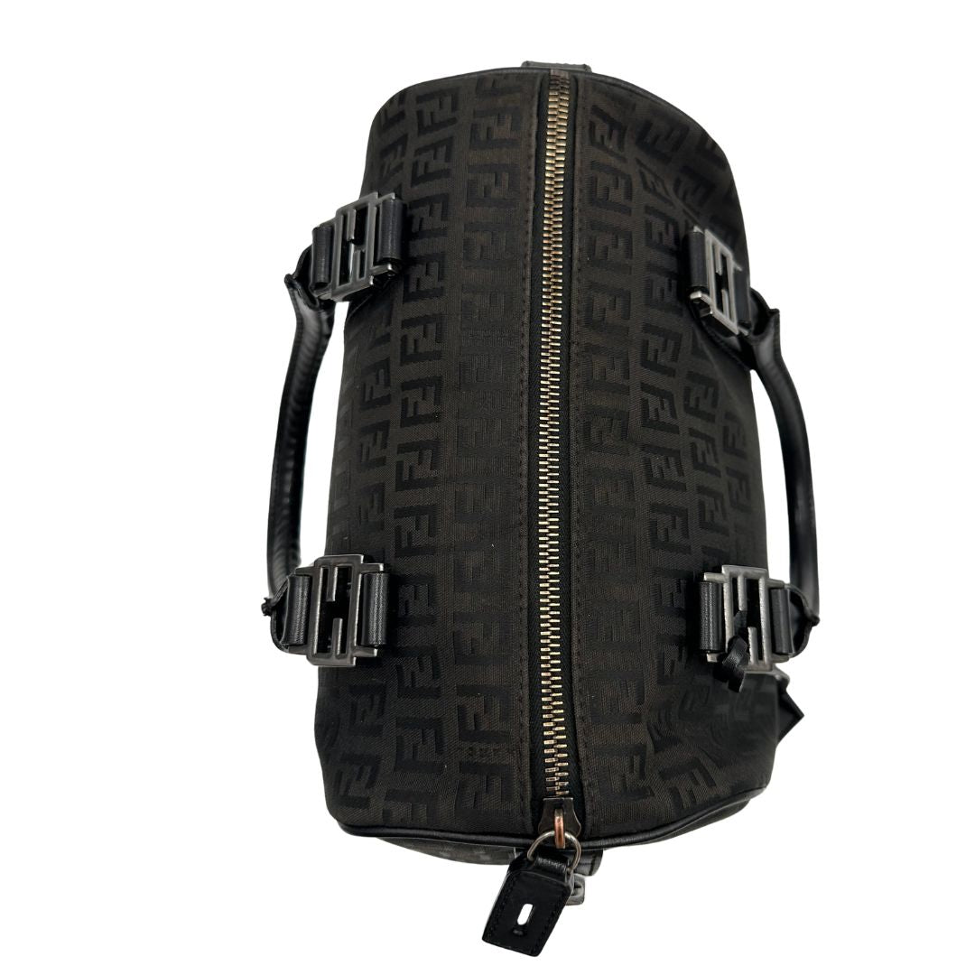 chiusura  Bauletto Fendi nero trama Zucchino, da portare a mano, di lusso, originale, ottime condizioni, usata 