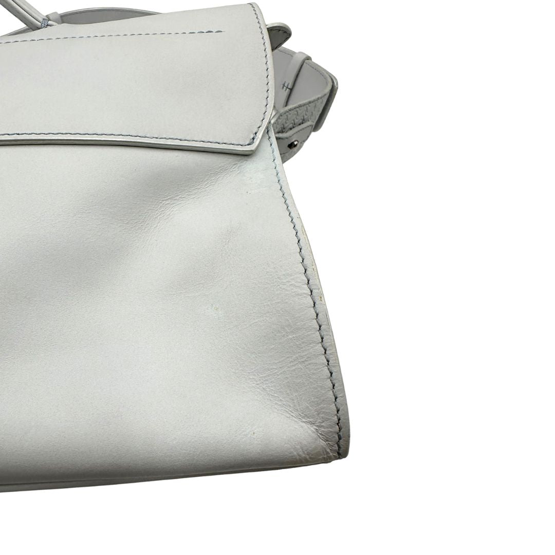 Borsa Zanellato Nina in pelle color bianco gesso con parti metalliche argentate; Indossabile a mano oppure a tracolla.