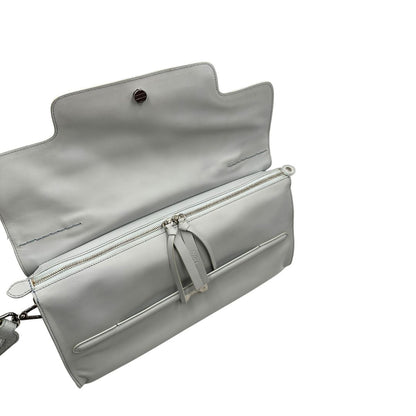 Interno, Borsa Zanellato Nina in pelle color bianco gesso con parti metalliche argentate; Indossabile a mano oppure a tracolla.