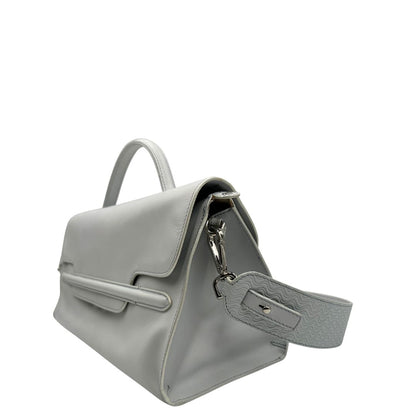 Laterale, Borsa Zanellato Nina in pelle color bianco gesso con parti metalliche argentate; Indossabile a mano oppure a tracolla.