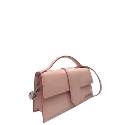 Laterale, Borsa Jacquemus nella versione Le Grand Bambino in pelle liscia rosa baby, da portare a mano, a tracolla, o a spalla. Originale, usata, di lusso, in eccellenti condizioni