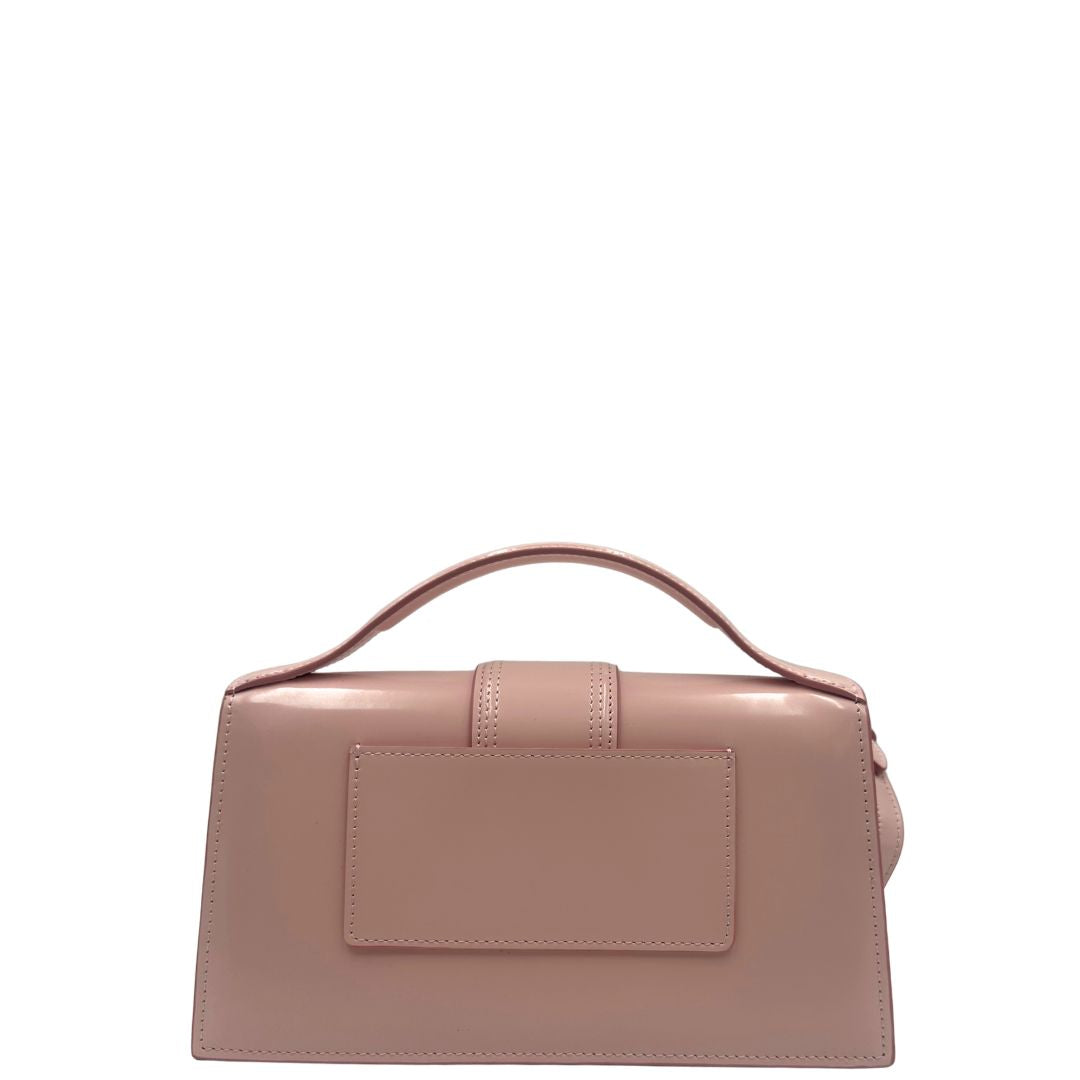 Retro, Borsa Jacquemus nella versione Le Grand Bambino in pelle liscia rosa baby, da portare a mano, a tracolla, o a spalla. Originale, usata, di lusso, in eccellenti condizioni
