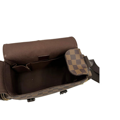 Borsa Louis Vuitton in canvas Damier Ébène con finiture in pelle marrone e dettagli hardware dorati. Design elegante e funzionale, di lusso, originale