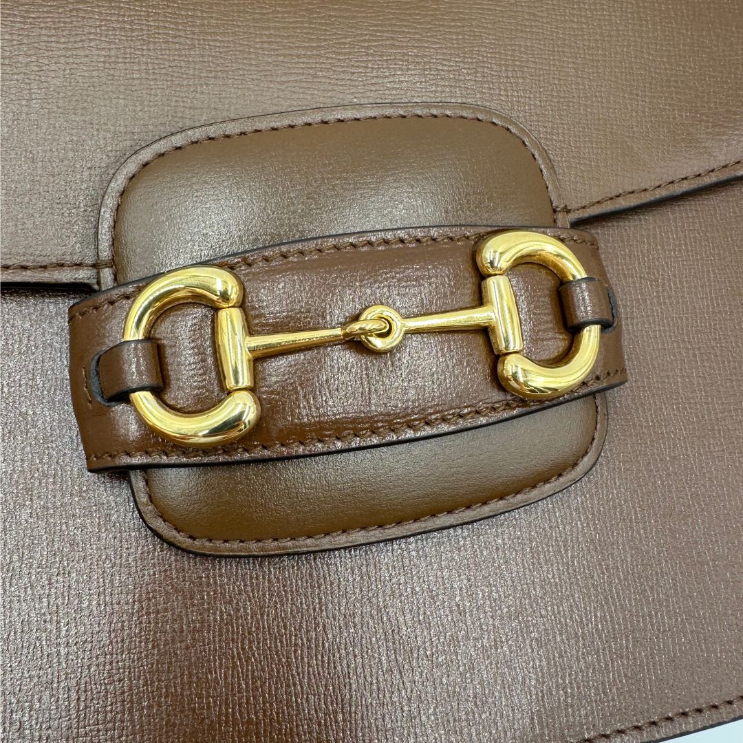  Borsa Gucci in pelle marrone con dettaglio Horsebit sulla chiusura, di lusso, originale, ottime condizioni, usata