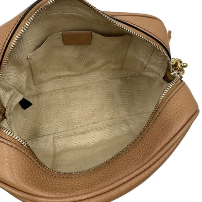Interno, Borsa Gucci Soho in pelle martellata color nocciola, impreziosita da nappa decorativa. Indossabile a tracolla. Originale, usata, di lusso, in ottime condizioni.