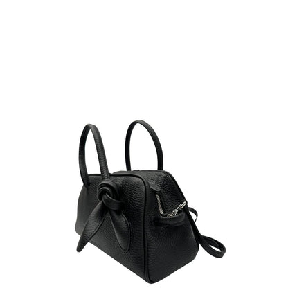 Laterale, Borsa Jacquemus nella versione piccola in pelle martellata nera, da portare a mano o a tracolla. Originale, usata, di lusso, in condizioni eccellenti.