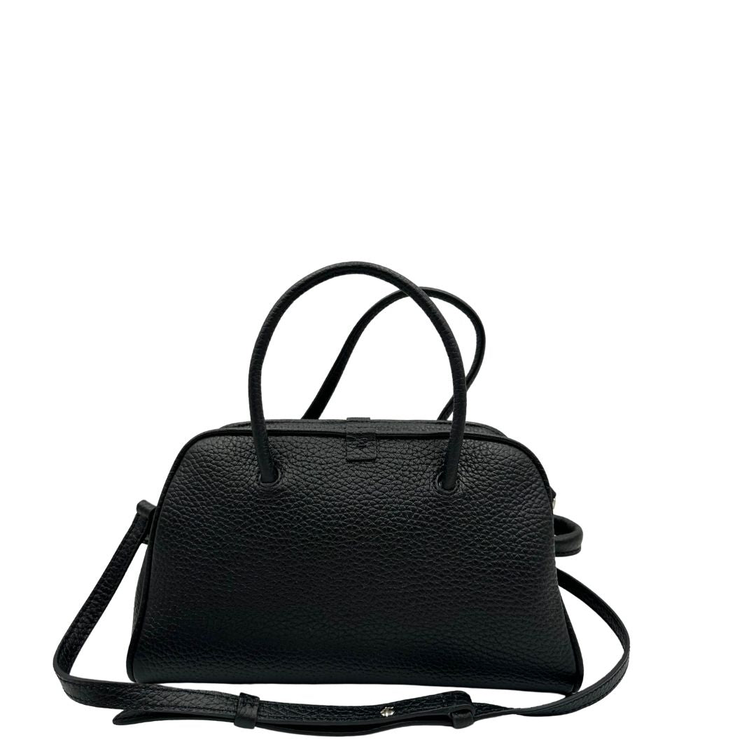 Retro, Borsa Jacquemus nella versione piccola in pelle martellata nera, da portare a mano o a tracolla. Originale, usata, di lusso, in condizioni eccellenti.