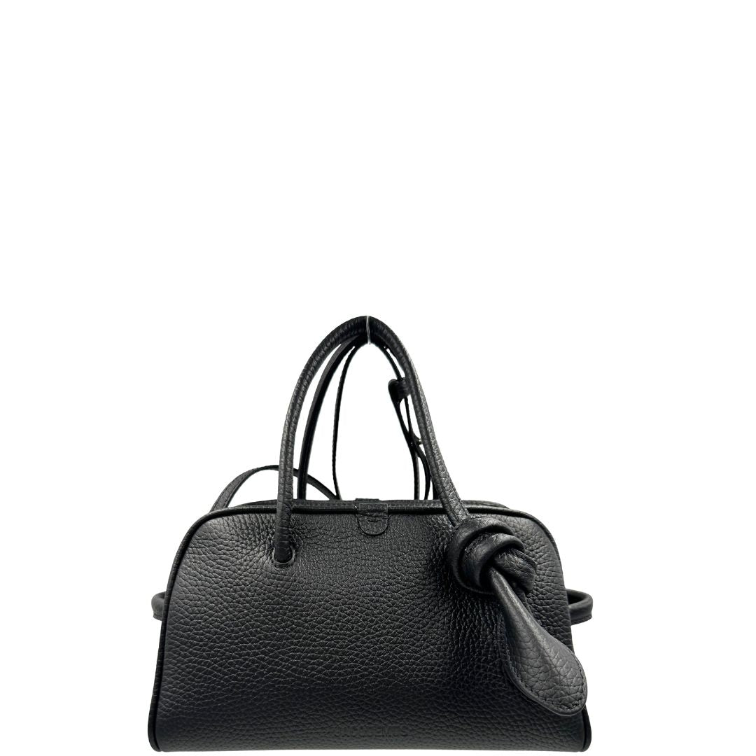 Front, Borsa Jacquemus nella versione piccola in pelle martellata nera, da portare a mano o a tracolla. Originale, usata, di lusso, in condizioni eccellenti.