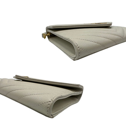 Pochette Envelope con patta sul davanti in pelle conciata, decorata con iniziali YSL in metallo, impunture trapuntate chevron e cinturino da polso rimovibile, di lusso, originale, ottime condizioni