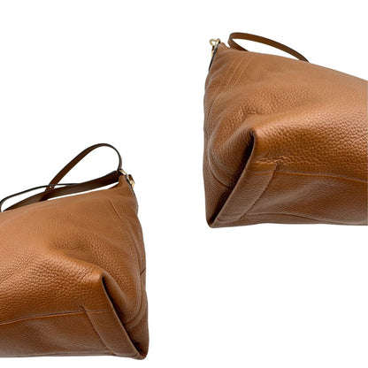 angoli Borsa Michael Kors in pelle martellata color cammello e hardware dorato, di lusso, originale, ottime condizioni, usata. 