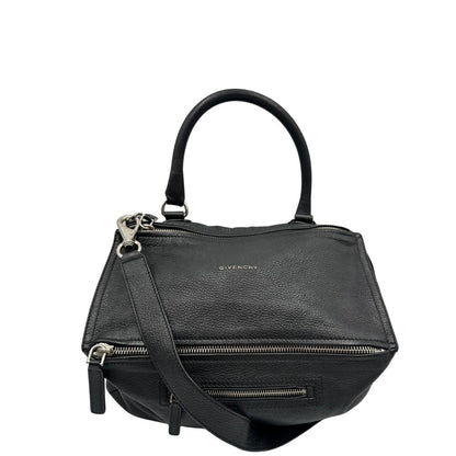 Front, Compatta borsa Givenchy in pelle martellata nera con hardware argentato, munita di un manico stondato e una tracolla amovibile. Originale, usata, di lusso, in ottime condizioni.