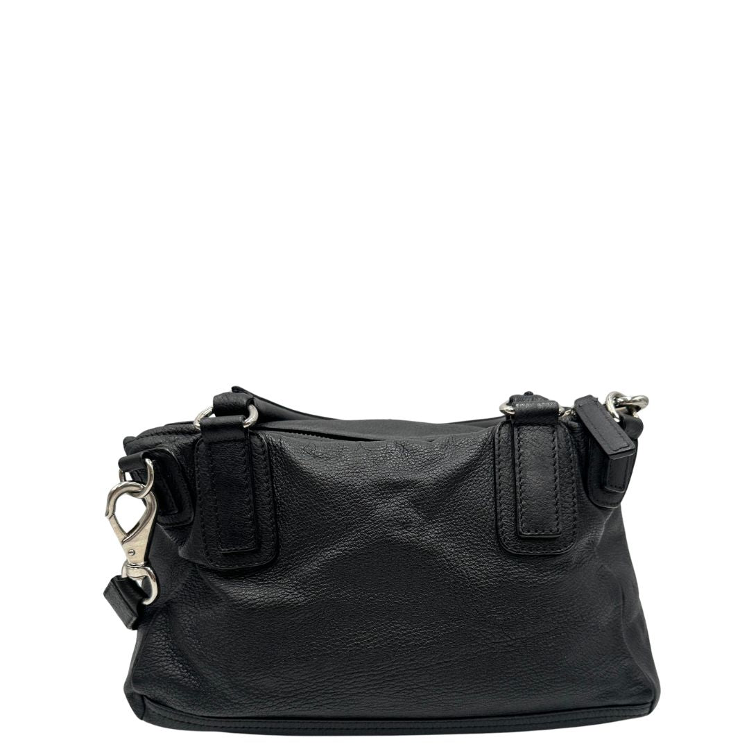 Retro, Compatta borsa Givenchy in pelle martellata nera con hardware argentato, munita di un manico stondato e una tracolla amovibile. Originale, usata, di lusso, in ottime condizioni.