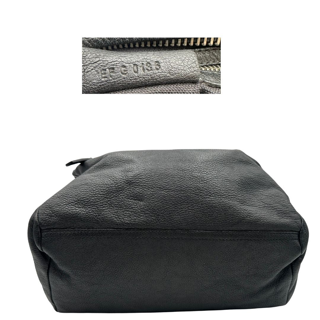 Base, Compatta borsa Givenchy in pelle martellata nera con hardware argentato, munita di un manico stondato e una tracolla amovibile. Originale, usata, di lusso, in ottime condizioni.