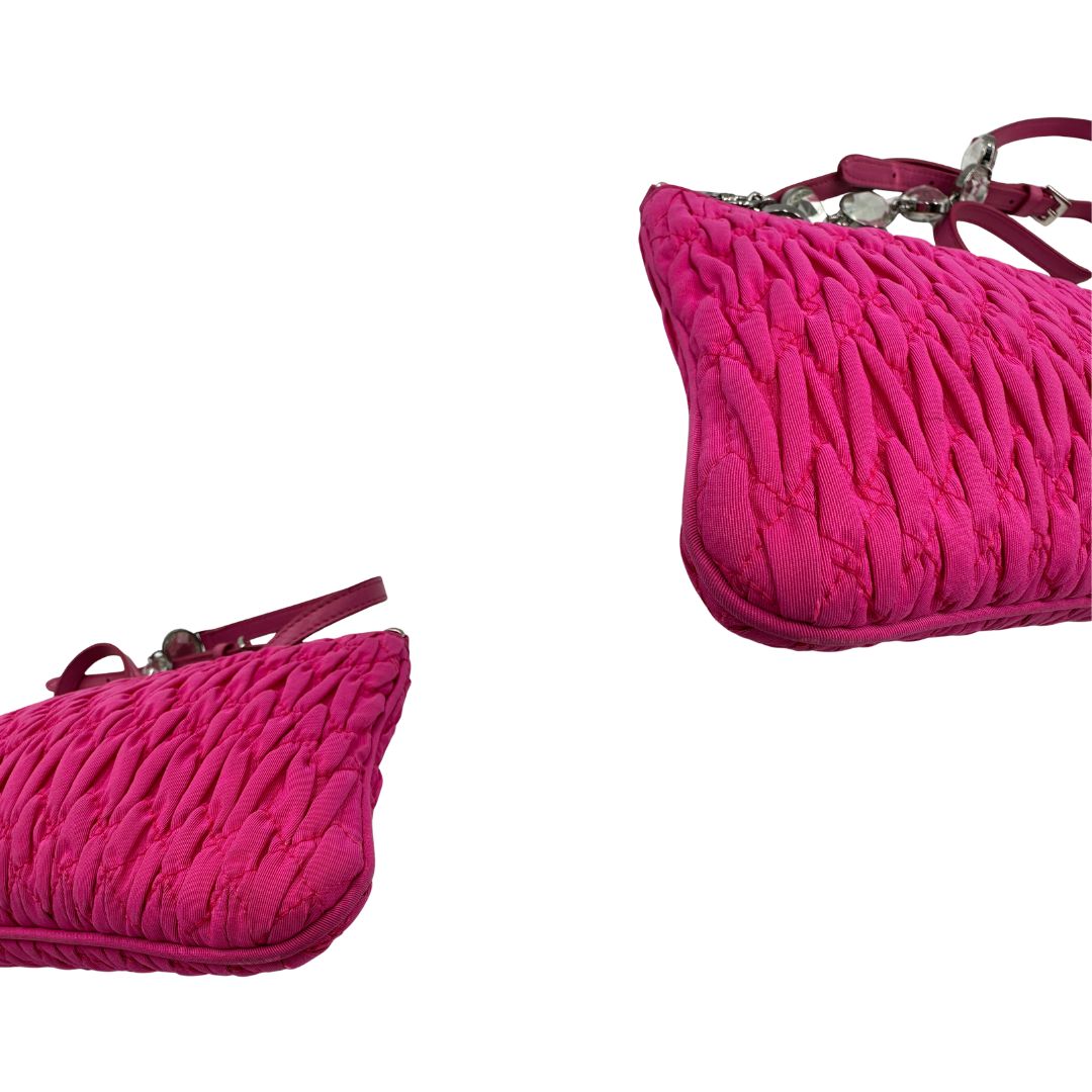 Borsa Miu Miu in faille crystal pink, munita di una tracolla impreziosita da strass, di lusso, originale, ottime condizioni, usata.