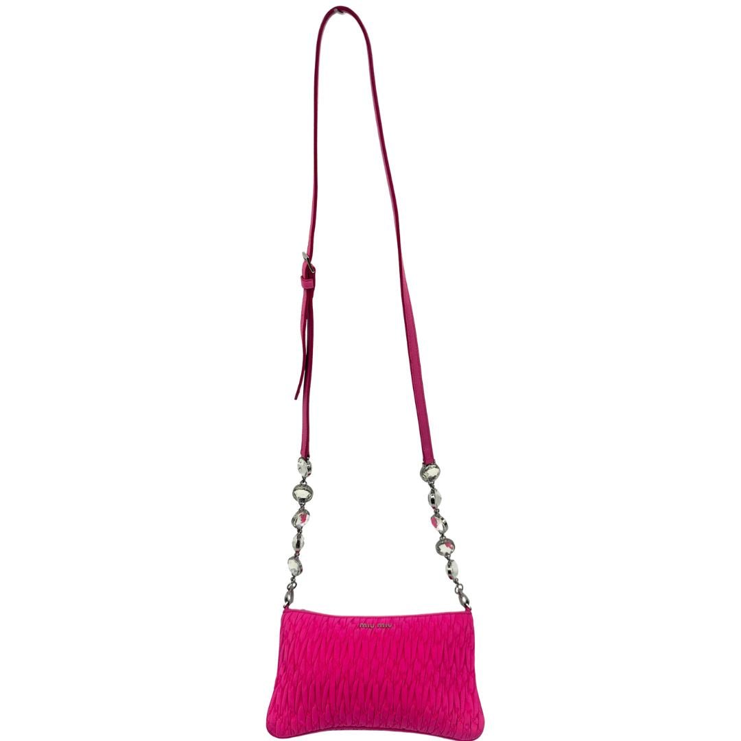 Borsa Miu Miu in faille crystal pink, munita di una tracolla impreziosita da strass, di lusso, originale, ottime condizioni, usata.