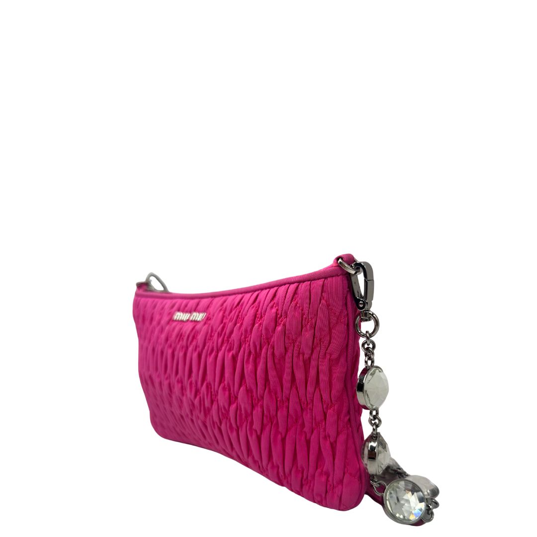 lato Borsa Miu Miu in faille crystal pink, munita di una tracolla impreziosita da strass, di lusso, originale, ottime condizioni, usata.