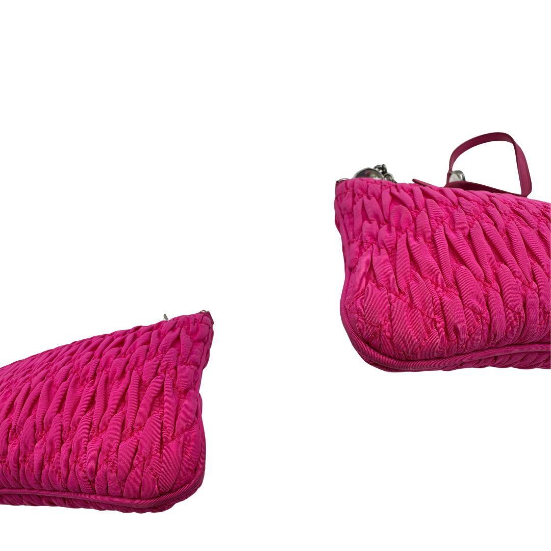 angoli Borsa Miu Miu in faille crystal pink, munita di una tracolla impreziosita da strass, di lusso, originale, ottime condizioni, usata.