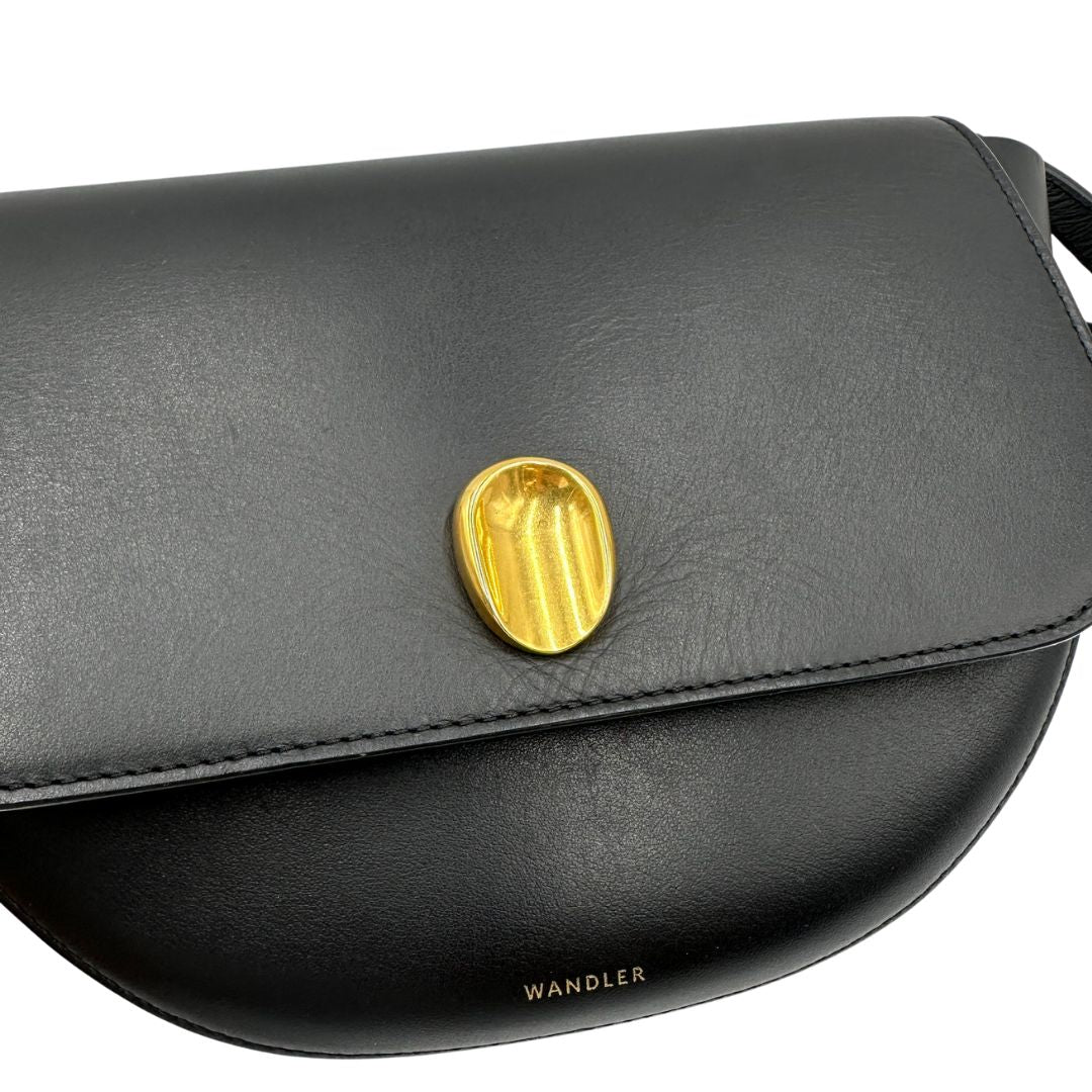 Borsa Wandler billy in pelle nera con hardware dorato. Indossabile a tracolla. Originale, usata, di lusso in ottime condizioni.
