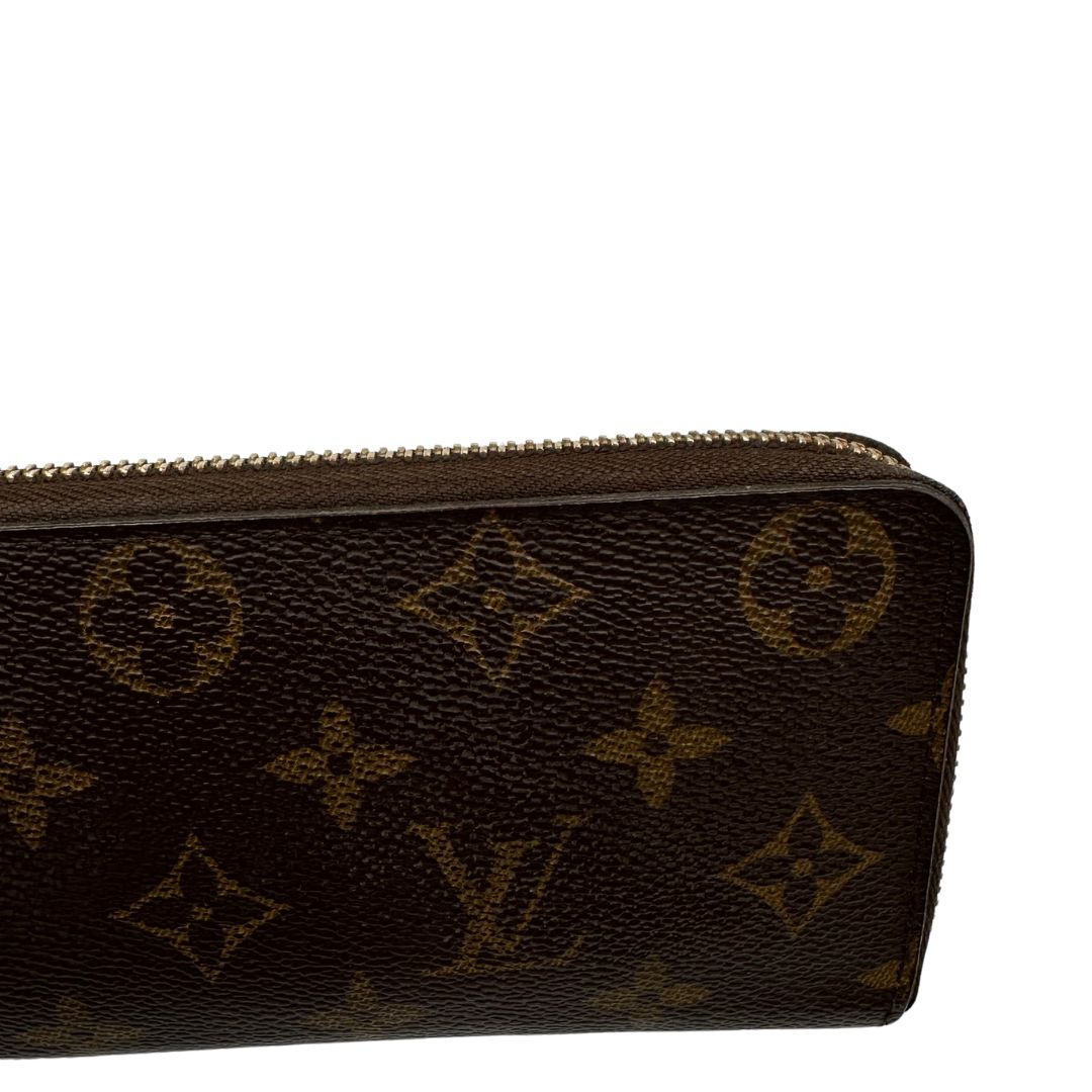 Portafoglio LV Clemence Limited Edition in canvas monogram impreziosito da charm floreale, di lusso, originale.