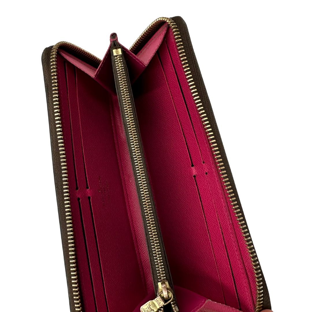 Portafoglio LV Clemence Limited Edition in canvas monogram impreziosito da charm floreale, di lusso, originale.