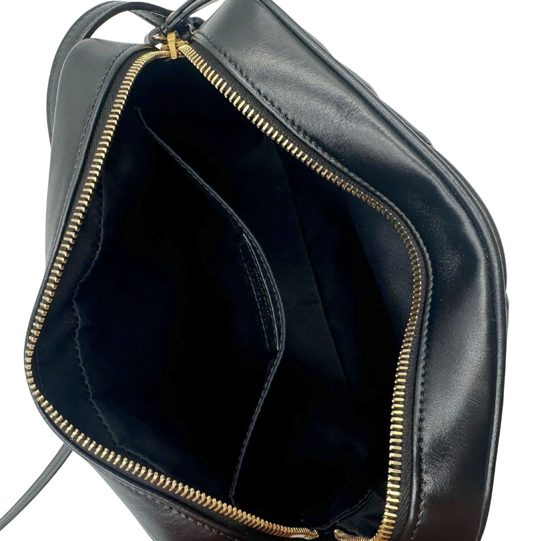 interno  Borsa Saint Laurent, iconiche iniziali ysl al centro e impunture trapuntate a “y”, di lusso, originale, ottime condizioni, usata. 