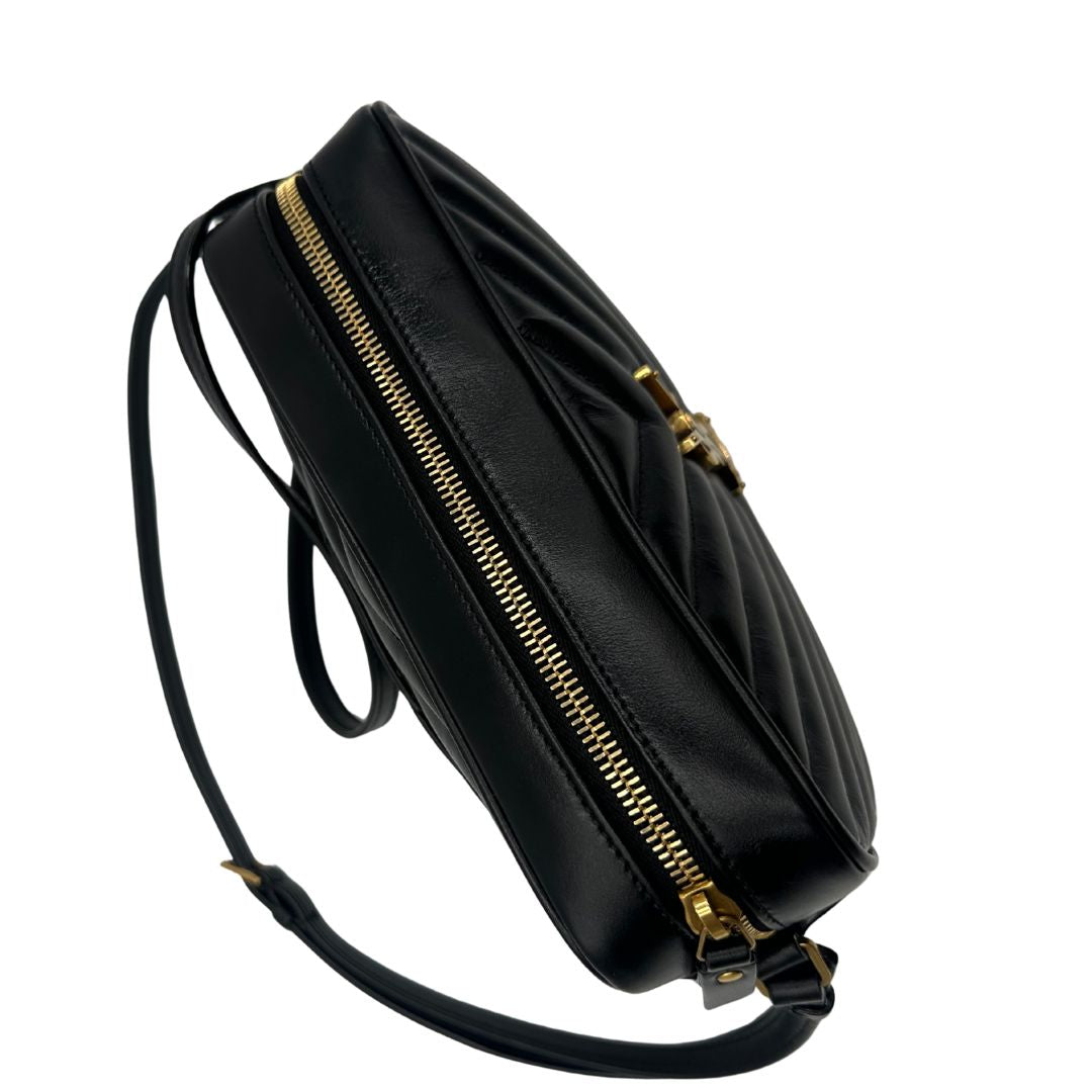 interno  Borsa Saint Laurent, iconiche iniziali ysl al centro e impunture trapuntate a “y”, di lusso, originale, ottime condizioni, usata. 
