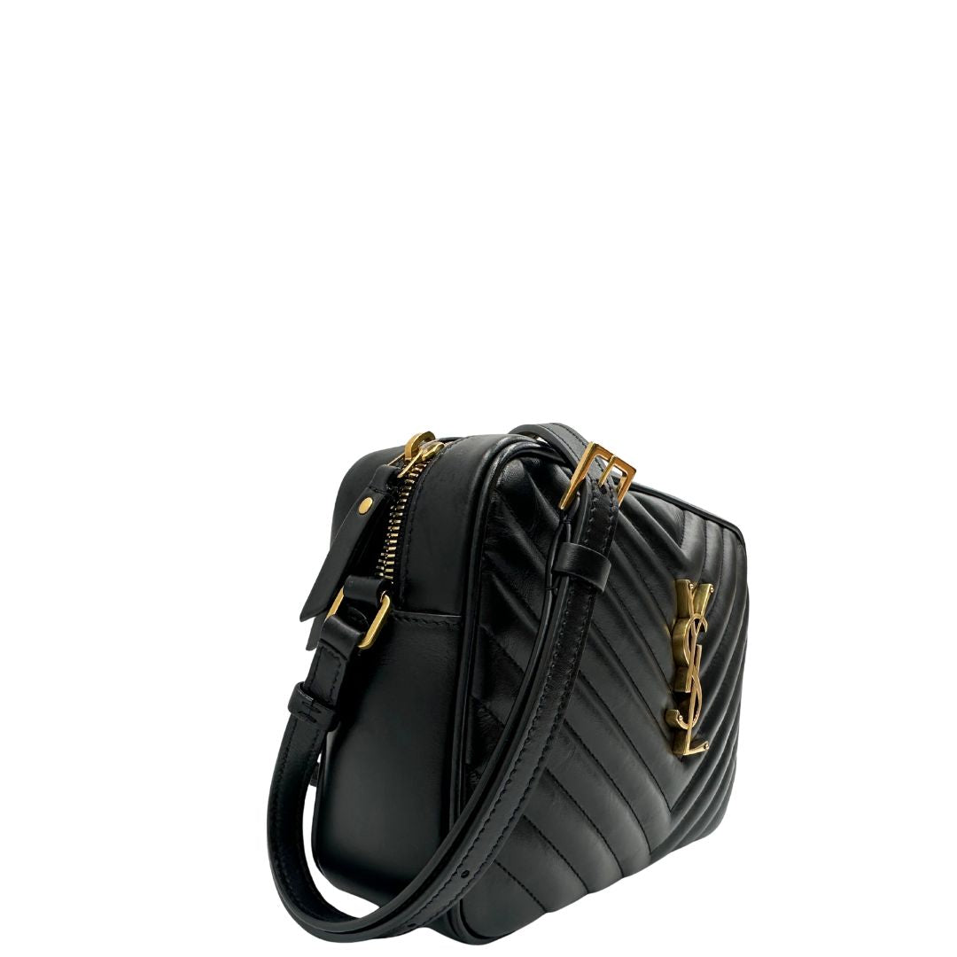 lato  Borsa Saint Laurent, iconiche iniziali ysl al centro e impunture trapuntate a “y”, di lusso, originale, ottime condizioni, usata. 