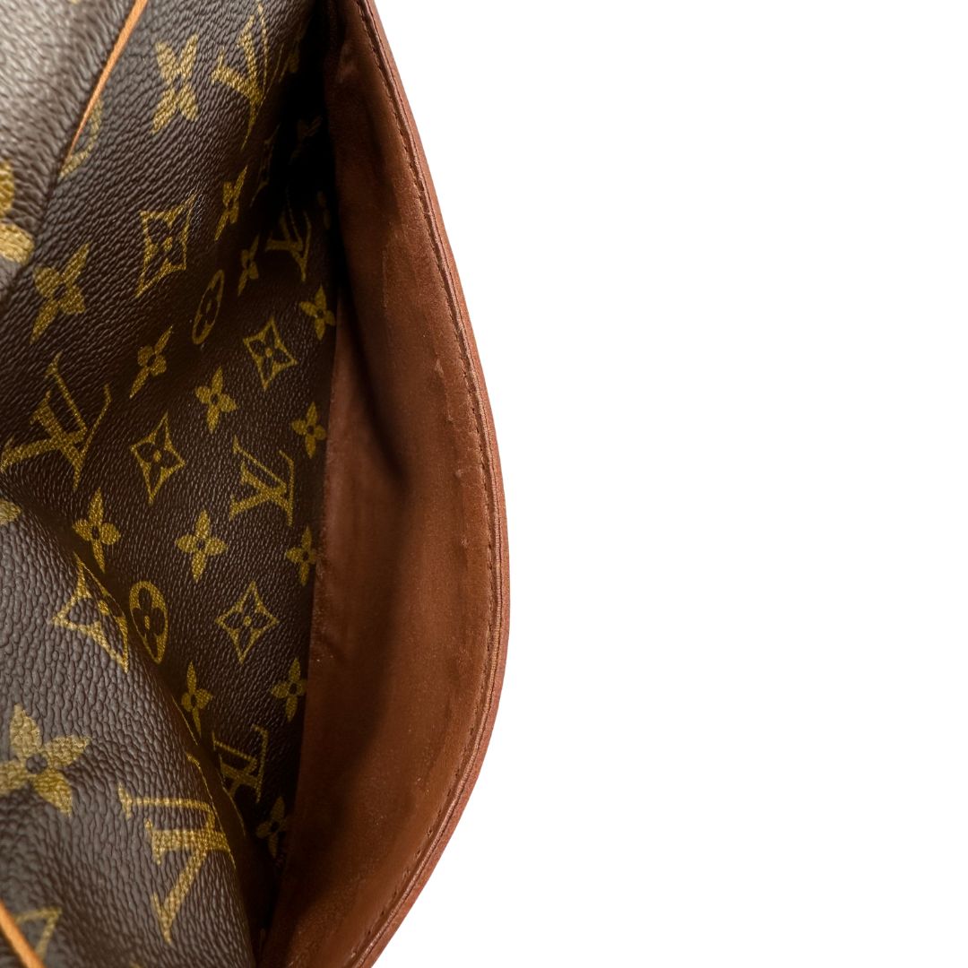 interno Pochette Compiègne Louis Vuitton in canvas marrone monogram con parti metalliche dorate, di lusso, originale, ottime condizioni, usata. 