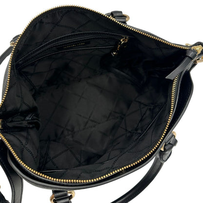 interno  Borsa MK in pelle martellata nera, munita di una tracolla e doppi manici, di lusso, originale, ottime condizioni 