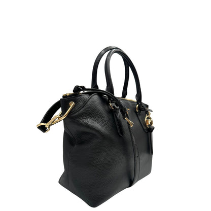 lato  Borsa MK in pelle martellata nera, munita di una tracolla e doppi manici, di lusso, originale, ottime condizioni 