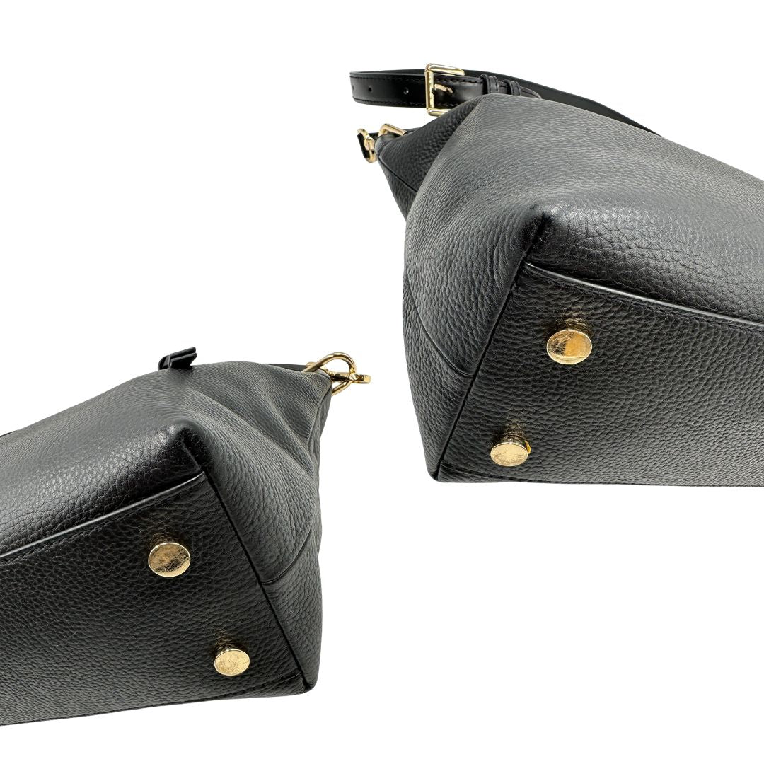 angoli  Borsa MK in pelle martellata nera, munita di una tracolla e doppi manici, di lusso, originale, ottime condizioni 