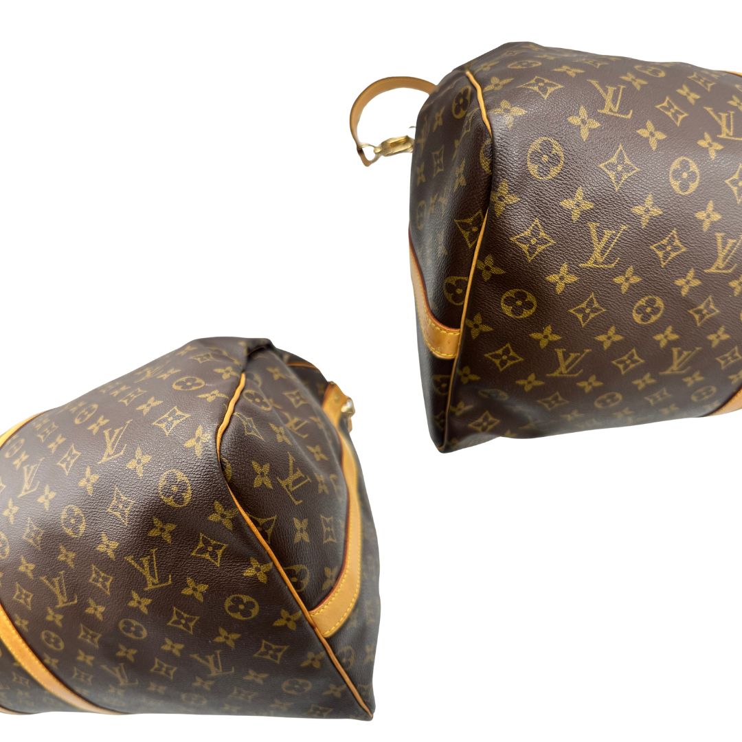 angoli  Borsone Louis Vuitton Keepall nella misura 60 in canvas marrone monogram e finiture in vacchetta naturale, di lusso, originale, ottime condizioni, usato. 