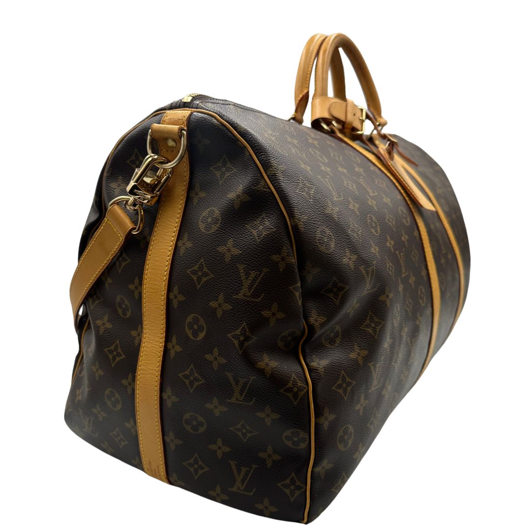 lato  Borsone Louis Vuitton Keepall nella misura 60 in canvas marrone monogram e finiture in vacchetta naturale, di lusso, originale, ottime condizioni, usato. 
