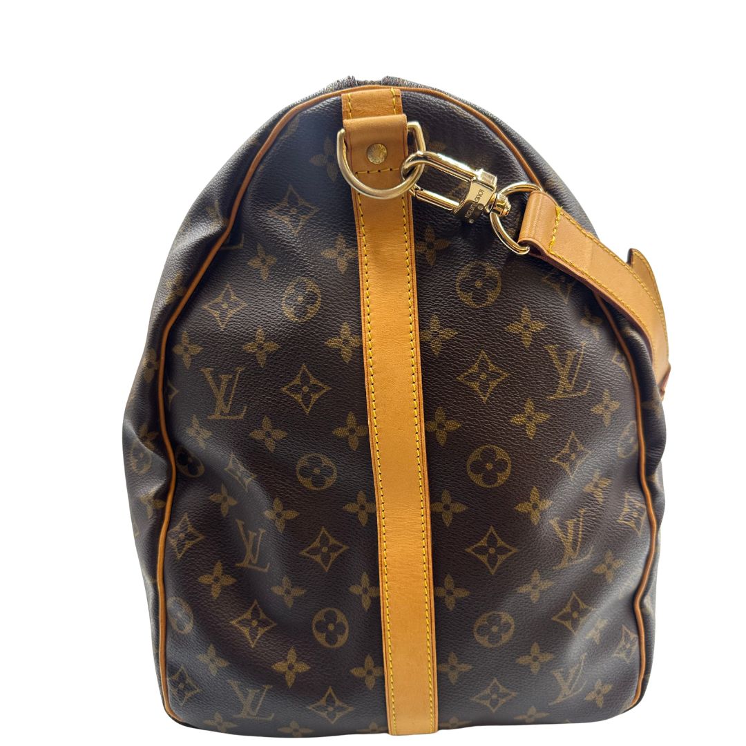 lato  Borsone Louis Vuitton Keepall nella misura 60 in canvas marrone monogram e finiture in vacchetta naturale, di lusso, originale, ottime condizioni, usato. 