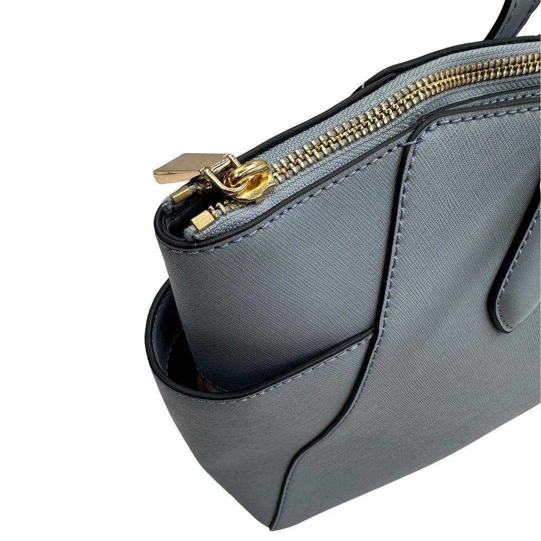  Borsa MK in pelle saffiano celeste, munita di doppi manici, indossabile a spalla, di lusso, originale, ottime condizioni.