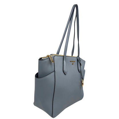 lato  Borsa MK in pelle saffiano celeste, munita di doppi manici, indossabile a spalla, di lusso, originale, ottime condizioni.