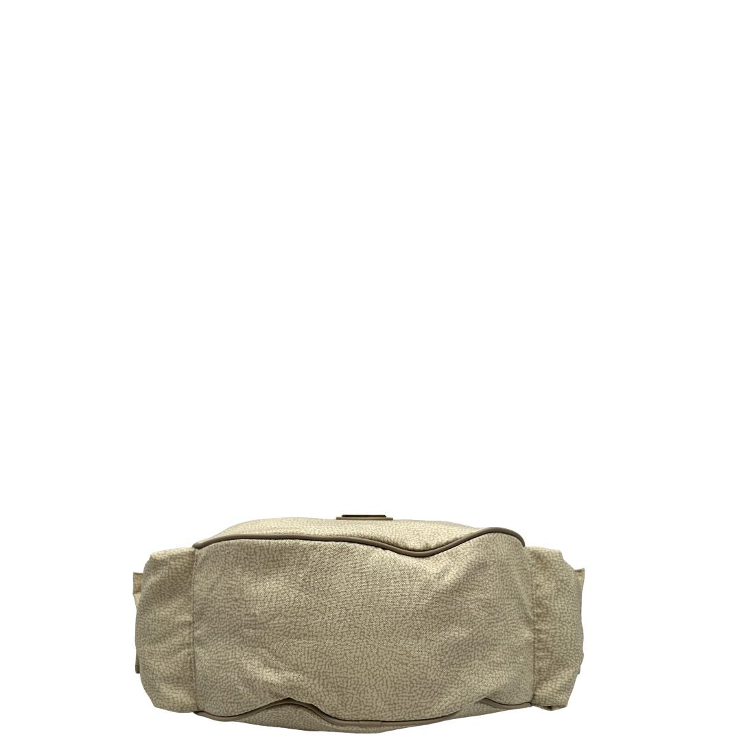 Base, Borsa Borbonese in tessuto poliestere color beige trama occhio di pernice, morbida e capiente, presenta una tracolla regolabile, pratiche tasche laterali e dettagli metallici color oro.