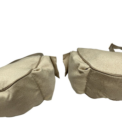 Angoli, Borsa Borbonese in tessuto poliestere color beige trama occhio di pernice, morbida e capiente, presenta una tracolla regolabile, pratiche tasche laterali e dettagli metallici color oro.
