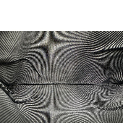 interno Borsa Furla in pelle nera, munita di una tracolla regolabile, di lusso, originale, ottime condizioni, usata