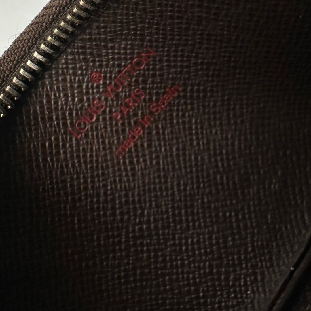 interno Charm Louis Vuitton in canvas Damier Ébène, di lusso, originale, ottime condizioni, usata. 