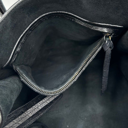 interno Borsa Celine Luggage Phantom in pelle nera trama cocco, munita di doppi manici stondati, di lusso, originale, ottime condizioni, usata 