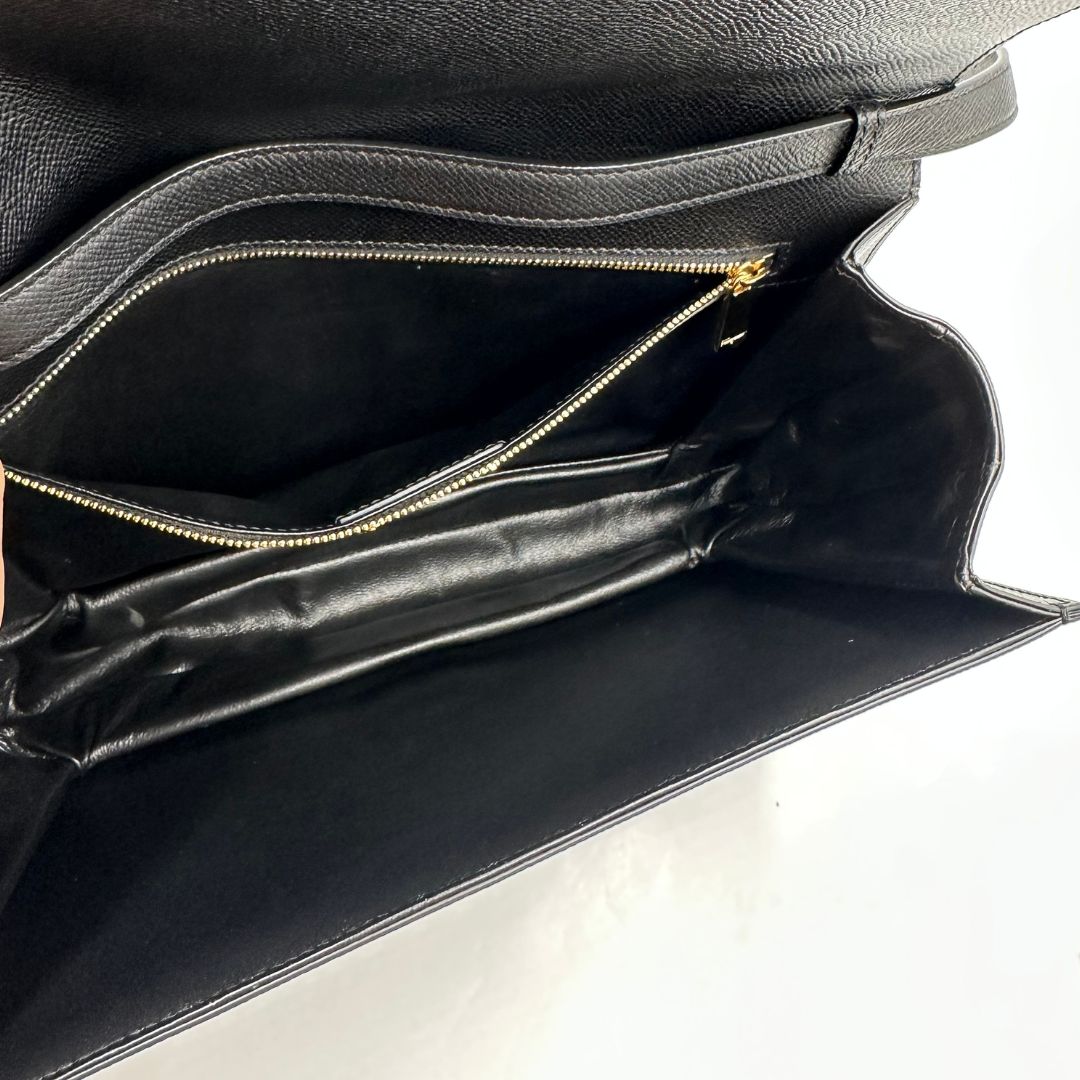  Borsa Salvatore Ferragamo in pelle nera con hardware dorato, puoi portarla a spalla o a tracolla, di lusso, originale, usata