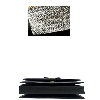  Borsa Salvatore Ferragamo in pelle nera con hardware dorato, puoi portarla a spalla o a tracolla, di lusso, originale, usata