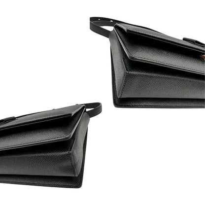  Borsa Salvatore Ferragamo in pelle nera con hardware dorato, puoi portarla a spalla o a tracolla, di lusso, originale, usata